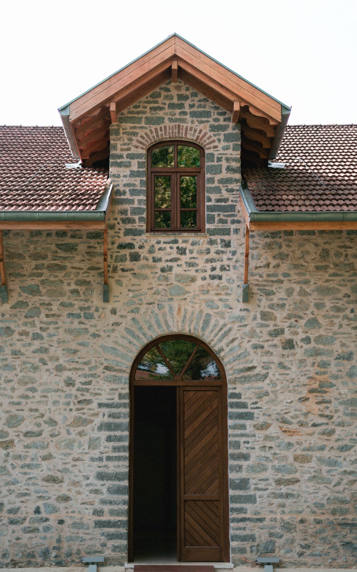 Pierre, brique, pisé : lire les matériaux d'une maison ancienne
